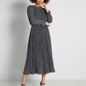 Midi Dress in Black and White Crescent Print